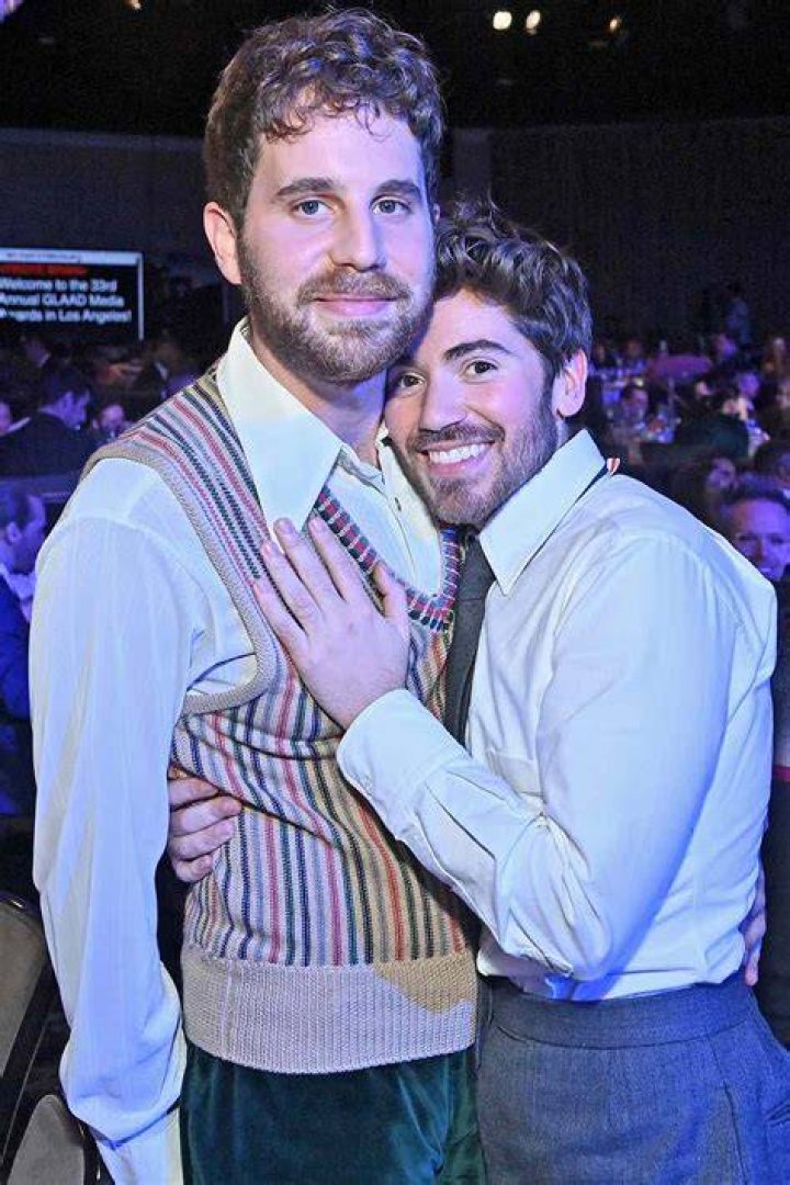 Noah Galvin Relationship